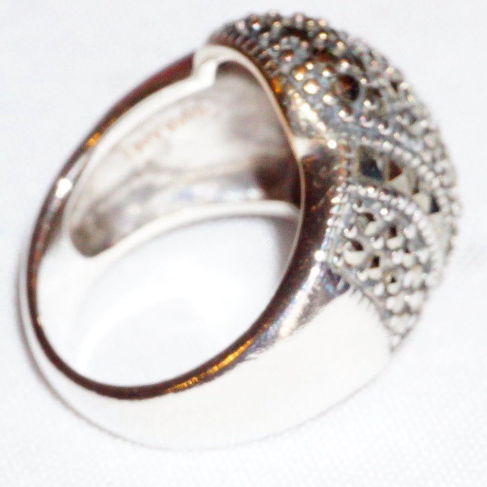 925 SILVER AND MARCASITE DOMED RING - Picture 7 of 7